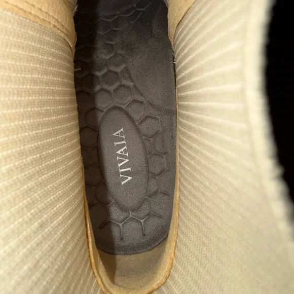 Chic Beige Ankle Booties - Picture 4 of 5